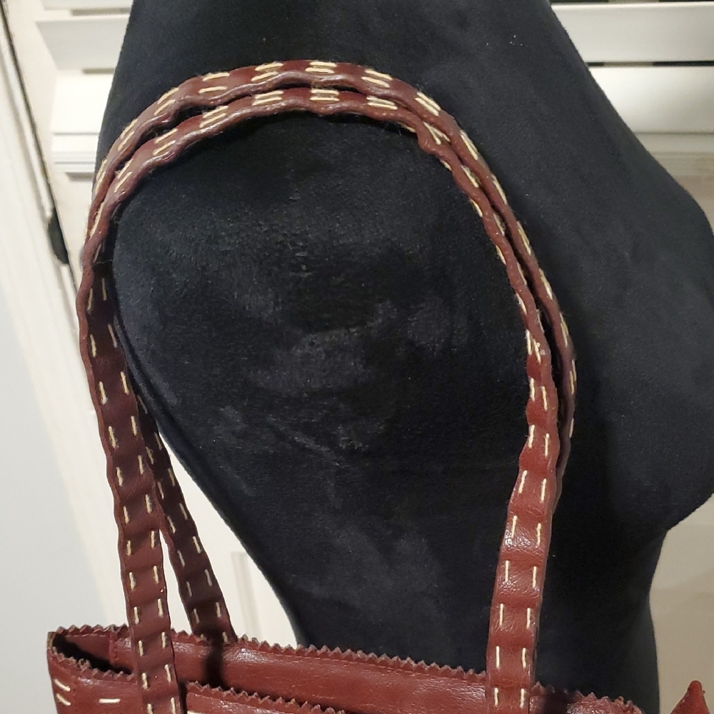 XOXO Rich Brown Shoulder Bag - Picture 5 of 10